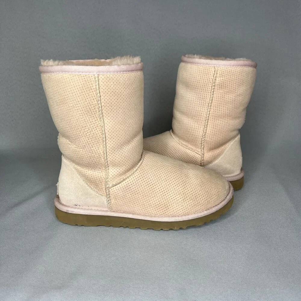 Womens UGG Boots Light Pink Tan Classic Short Perforated Suede Wool Boho Sz 6 - Picture 2 of 16